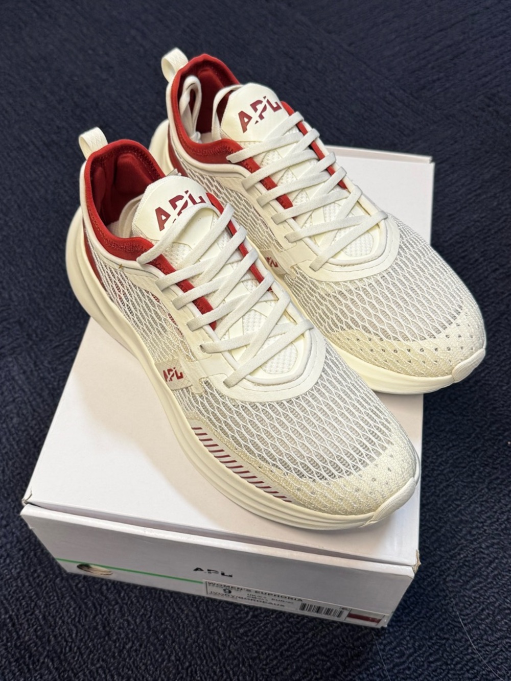 NWT APL euphoria ivory/bordeaux size 9 women’s